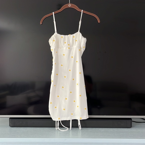 Never worn cinched dress - Picture 2 of 4